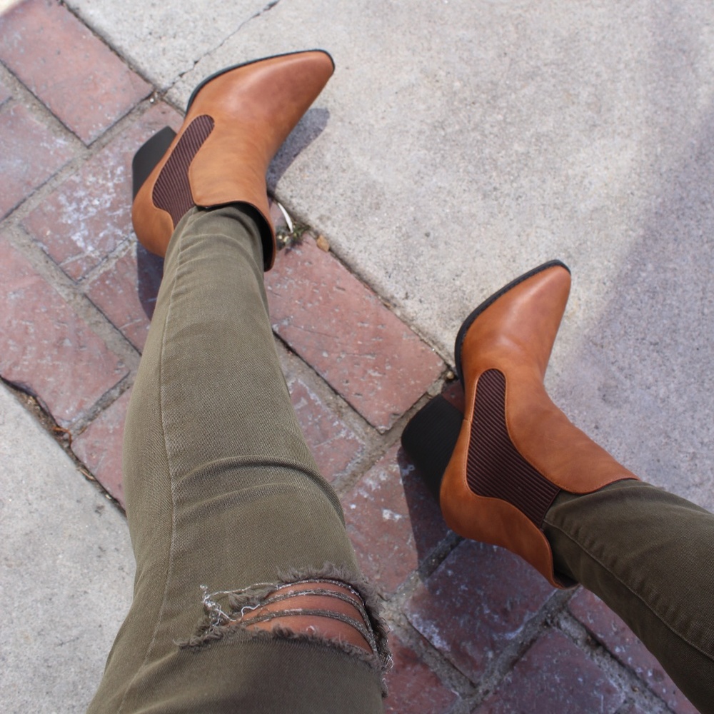 🚨ON SALE🚨//The Tobin// Cognac boots - Picture 6 of 8